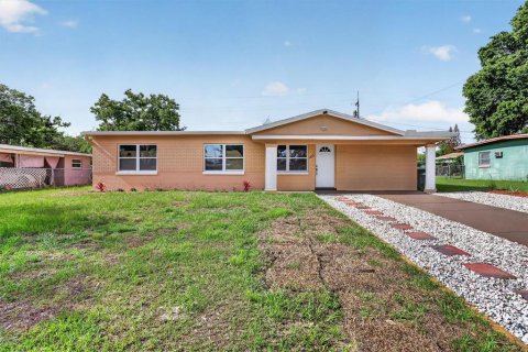 House in Orlando, Florida 4 bedrooms, 141.3 sq.m. № 2232290 - photo 3