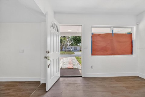 House in Orlando, Florida 4 bedrooms, 141.3 sq.m. № 2232290 - photo 6