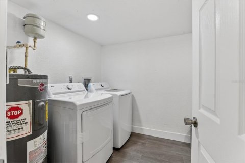 House in Orlando, Florida 4 bedrooms, 141.3 sq.m. № 2232290 - photo 24