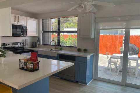 Villa ou maison à louer à Miami, Floride: 1 chambre, 74.32 m2 № 1990202 - photo 3