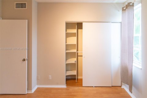 Touwnhouse à louer à Weston, Floride: 2 chambres, 103.12 m2 № 1988429 - photo 15