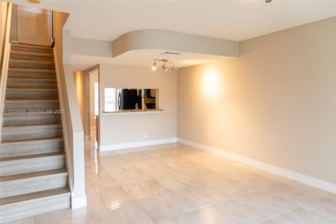 Touwnhouse à louer à Weston, Floride: 2 chambres, 103.12 m2 № 1988429 - photo 3