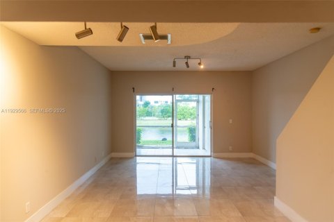 Touwnhouse à louer à Weston, Floride: 2 chambres, 103.12 m2 № 1988429 - photo 4