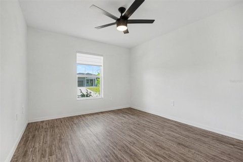Villa ou maison à vendre à Palm Bay, Floride: 3 chambres, 165.92 m2 № 2259397 - photo 12