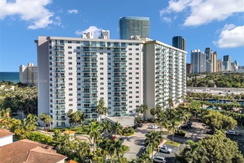 Condominio en venta en Sunny Isles Beach, Florida, 3 dormitorios, 154.68 m2 № 2428346 - foto 3