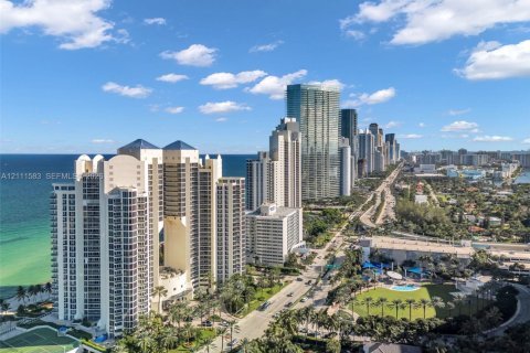 Condominio en venta en Sunny Isles Beach, Florida, 3 dormitorios, 154.68 m2 № 2428346 - foto 6