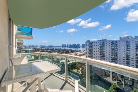Condominio en venta en Sunny Isles Beach, Florida, 3 dormitorios, 154.68 m2 № 2428346 - foto 19