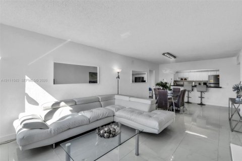 Condominio en venta en Sunny Isles Beach, Florida, 3 dormitorios, 154.68 m2 № 2428346 - foto 18