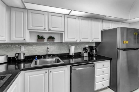 Condominio en venta en Sunny Isles Beach, Florida, 3 dormitorios, 154.68 m2 № 2428346 - foto 13