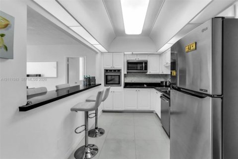 Condominio en venta en Sunny Isles Beach, Florida, 3 dormitorios, 154.68 m2 № 2428346 - foto 9