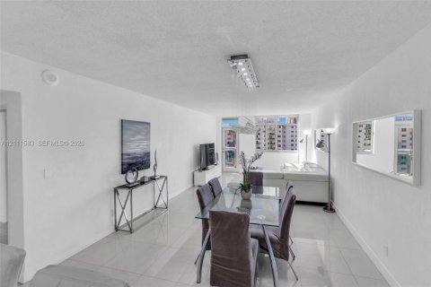 Condominio en venta en Sunny Isles Beach, Florida, 3 dormitorios, 154.68 m2 № 2428346 - foto 14