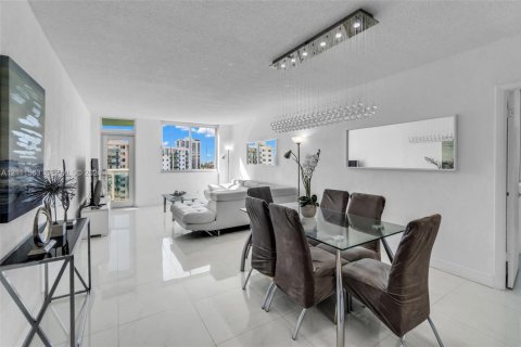 Condominio en Sunny Isles Beach, Florida, 3 dormitorios  № 2428346