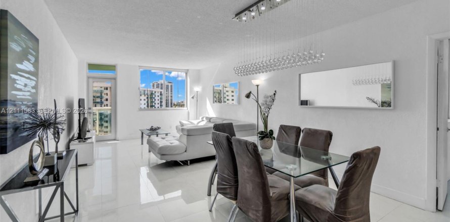 Condominio en Sunny Isles Beach, Florida, 3 dormitorios  № 2428346