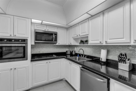 Condominio en venta en Sunny Isles Beach, Florida, 3 dormitorios, 154.68 m2 № 2428346 - foto 11