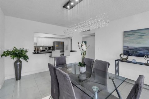 Condominio en venta en Sunny Isles Beach, Florida, 3 dormitorios, 154.68 m2 № 2428346 - foto 21
