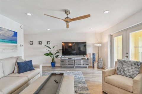 Condo in Tierra Verde, Florida, 2 bedrooms  № 2227307 - photo 13