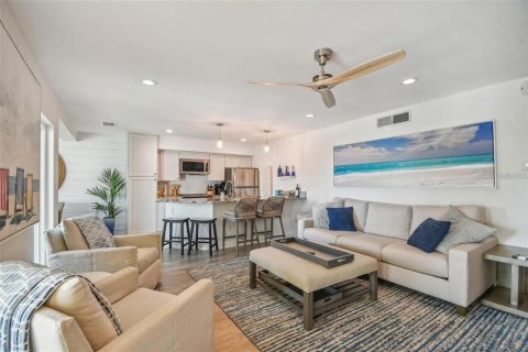 Condo in Tierra Verde, Florida, 2 bedrooms  № 2227307 - photo 9