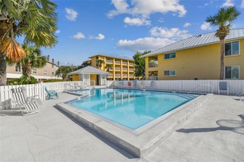 Condo in Tierra Verde, Florida, 2 bedrooms  № 2227307 - photo 3