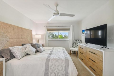 Condo in Tierra Verde, Florida, 2 bedrooms  № 2227307 - photo 23