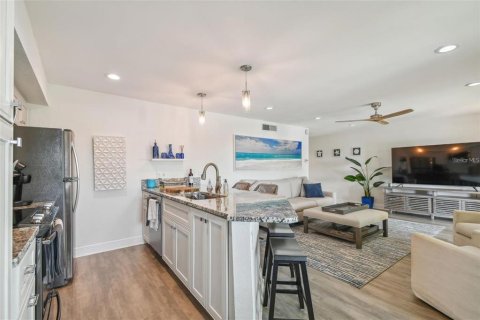 Condo in Tierra Verde, Florida, 2 bedrooms  № 2227307 - photo 14
