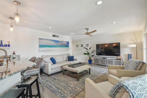Condo in Tierra Verde, Florida, 2 bedrooms  № 2227307 - photo 12