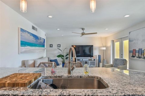 Condo in Tierra Verde, Florida, 2 bedrooms  № 2227307 - photo 18