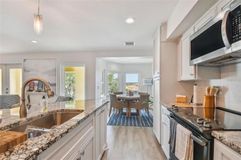 Condo in Tierra Verde, Florida, 2 bedrooms  № 2227307 - photo 16