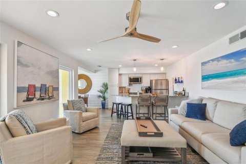 Condo in Tierra Verde, Florida, 2 bedrooms  № 2227307 - photo 10