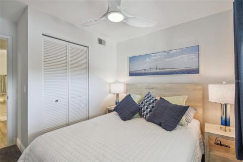 Condo in Tierra Verde, Florida, 2 bedrooms  № 2227307 - photo 29