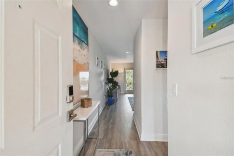 Condo in Tierra Verde, Florida, 2 bedrooms  № 2227307 - photo 7