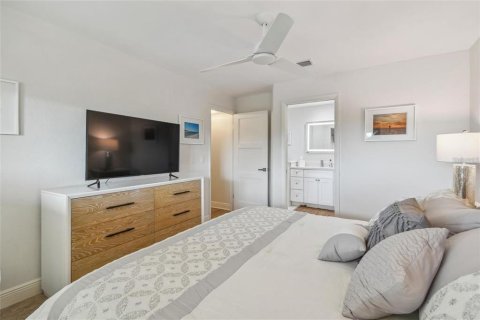 Condo in Tierra Verde, Florida, 2 bedrooms  № 2227307 - photo 25