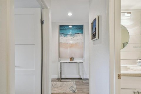 Condo in Tierra Verde, Florida, 2 bedrooms  № 2227307 - photo 8
