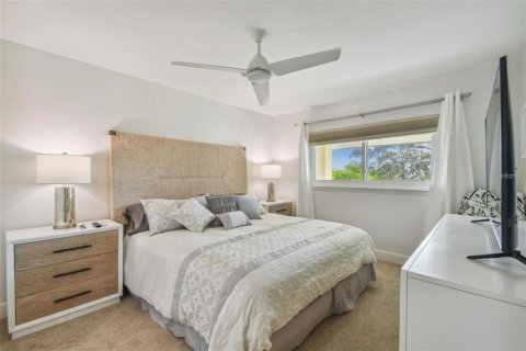 Condo in Tierra Verde, Florida, 2 bedrooms  № 2227307 - photo 22