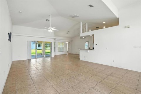 House in Cape Coral, Florida 3 bedrooms, 193.33 sq.m. № 1843020 - photo 6