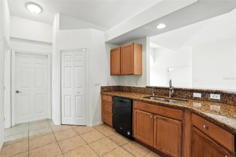 House in Cape Coral, Florida 3 bedrooms, 193.33 sq.m. № 1843020 - photo 17