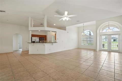 House in Cape Coral, Florida 3 bedrooms, 193.33 sq.m. № 1843020 - photo 12
