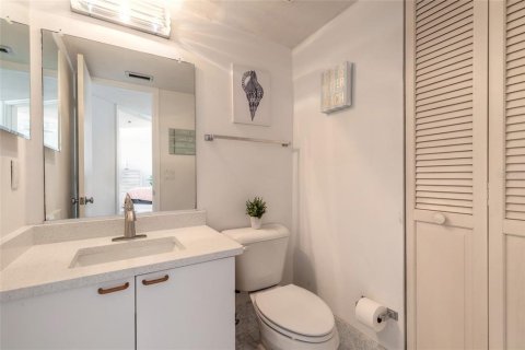 Condo in Daytona Beach, Florida, 1 bedroom  № 2166822 - photo 21