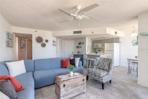 Condo in Daytona Beach, Florida, 1 bedroom  № 2166822 - photo 11
