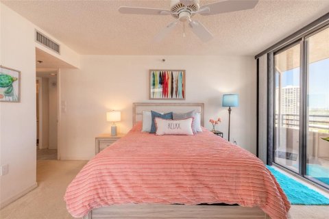 Condo in Daytona Beach, Florida, 1 bedroom  № 2166822 - photo 15