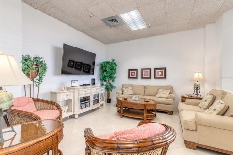 Condo in Daytona Beach, Florida, 1 bedroom  № 2166822 - photo 28