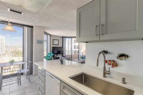 Condo in Daytona Beach, Florida, 1 bedroom  № 2166822 - photo 10