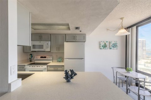 Condo in Daytona Beach, Florida, 1 bedroom  № 2166822 - photo 6