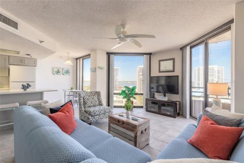 Condo in Daytona Beach, Florida, 1 bedroom  № 2166822 - photo 12