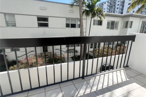 Condominio en venta en Miami Beach, Florida, 1 dormitorio, 63.73 m2 № 2030577 - foto 21