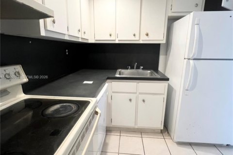 Condominio en venta en Miami Beach, Florida, 1 dormitorio, 63.73 m2 № 2030577 - foto 2