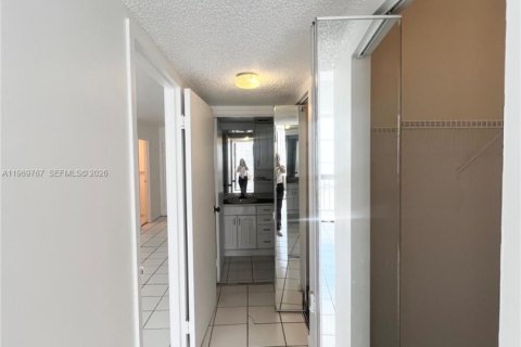Condominio en venta en Miami Beach, Florida, 1 dormitorio, 63.73 m2 № 2030577 - foto 14