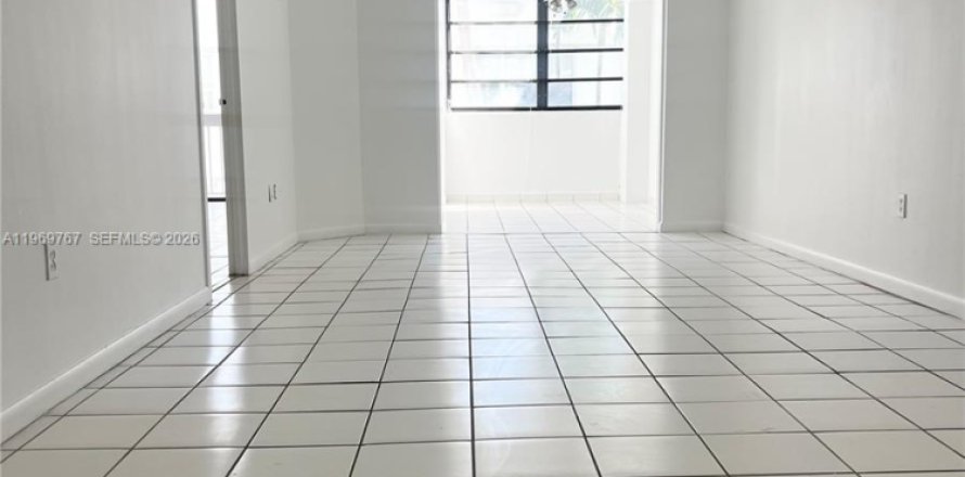 Condominio en Miami Beach, Florida, 1 dormitorio  № 2030577