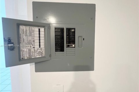 Condominio en venta en Miami Beach, Florida, 1 dormitorio, 63.73 m2 № 2030577 - foto 7