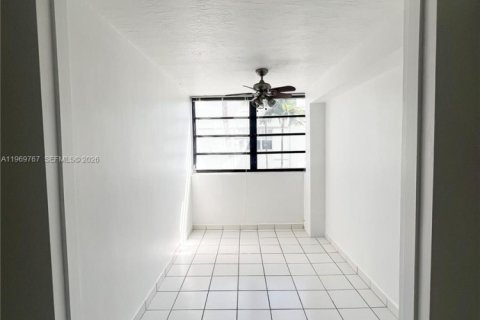 Condominio en venta en Miami Beach, Florida, 1 dormitorio, 63.73 m2 № 2030577 - foto 12