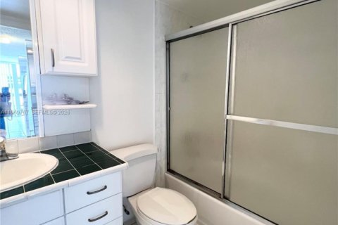 Condominio en venta en Miami Beach, Florida, 1 dormitorio, 63.73 m2 № 2030577 - foto 19